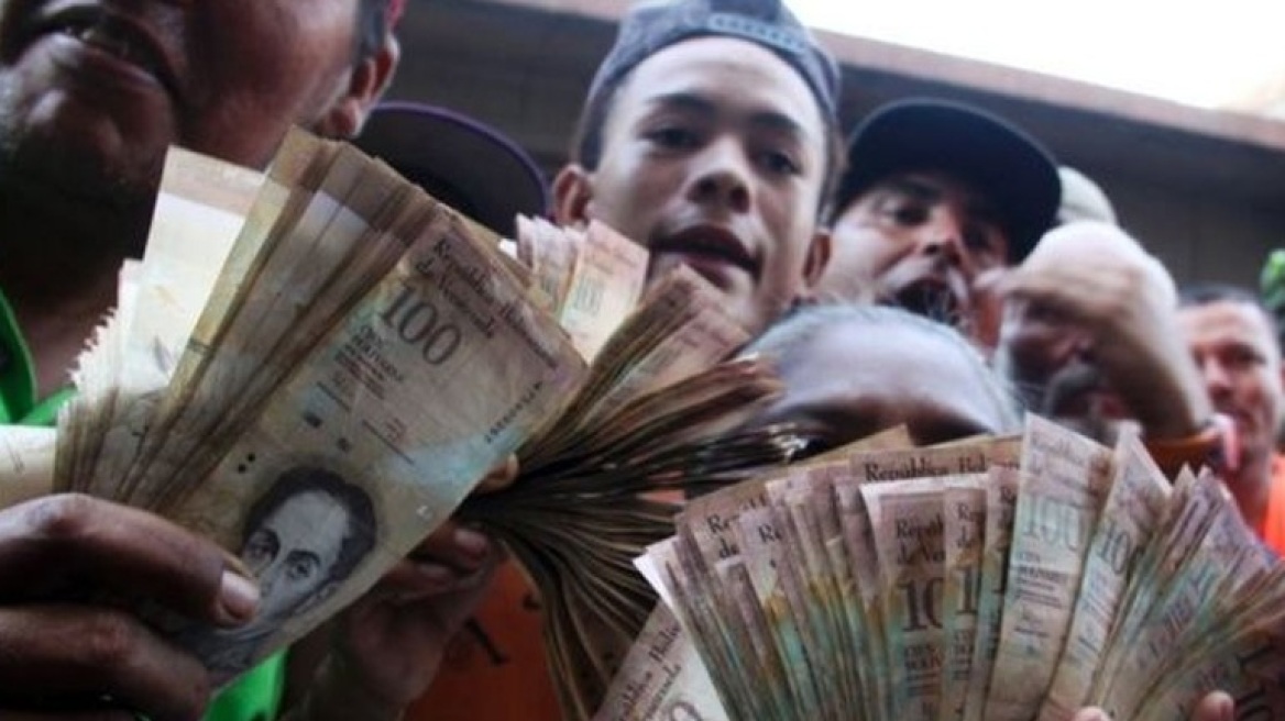 Εν μέσω συγκρούσεων, ο Μαδούρο παίρνει πίσω την απόσυρση του χαρτονομίσματος των 100 μπολιβάρ